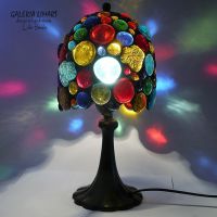 lampa ze szklanych kolorowych  kaboszonów